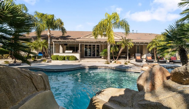 Mini Resort! Heated Pool and Spa, Pickleball Court, Putting Green