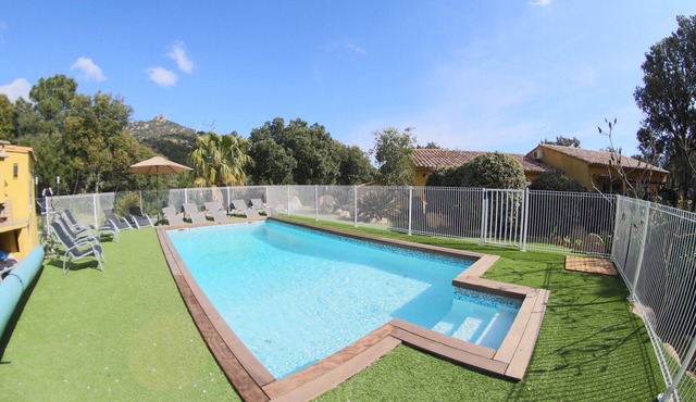Mini semi-detached villa in residence with heated pool, air conditioning and wifi