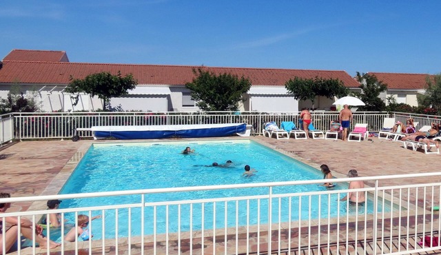 Mini Villa 3 * in Mediterranean style 100 m from the sea, heated pool