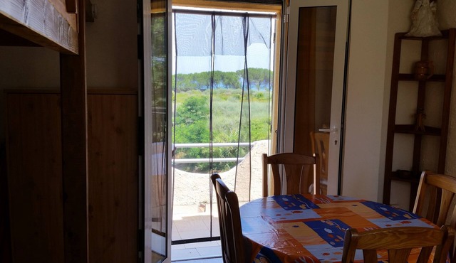 Mini Villa direct access to the sea 150 m, Courtyard, WIFI, Parking, closed garage