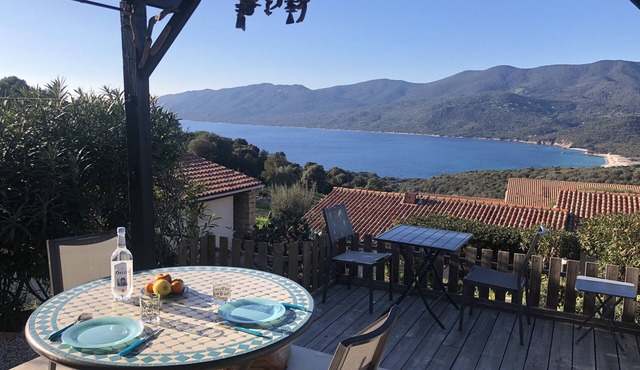 Mini-villa, magnificent sea view - heated pool - residence in Serra Di Ferro