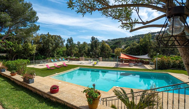 Mini-villa of 52 m² for 2-4 people with pool and spa, close to the beach