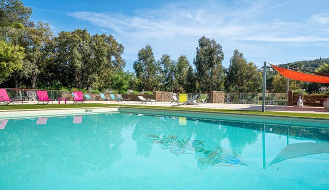 Mini-villa of 52 m² for 2-4 people with pool and spa, close to the beach