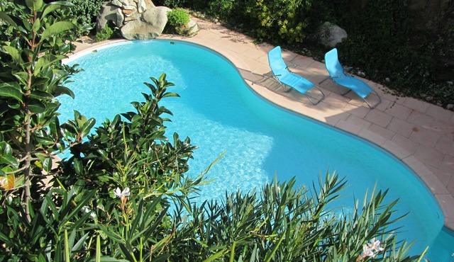 Mini villa studio cosy 19 m2 for 2 persons clim swimming pool, sea and mountain view