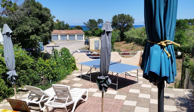 Mini Villa with large courtyard, direct sea access 150 m, closed garage, parking, WIFI