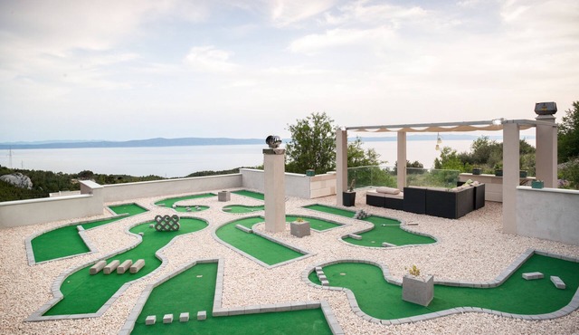 Minigolf,Bikes,Pool,Jacuzzi,Sauna, Gym