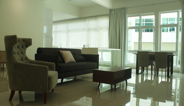 Minimal & Cozy Holiday Stay