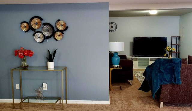 Minimalist Basement Apartment - cozy and spacious for all