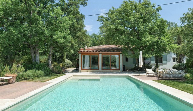 Minimalist house with pool near the Verdon