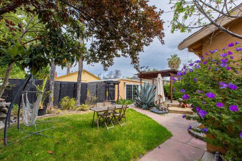 Minimalist Luxury Home With Botanic Garden