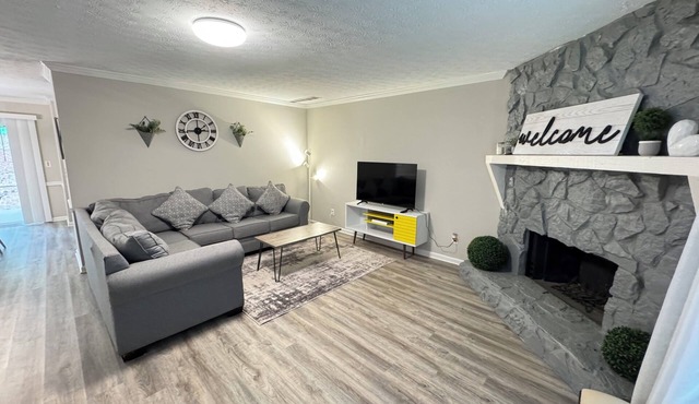 Minimalist, Modern, Comfortable - 4BR/2BA Norcross - Convenient Location