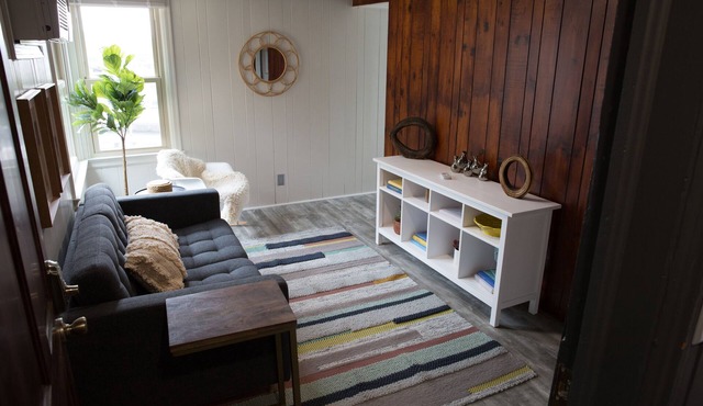 Minimalist-Style Apartment within walking distance of Downtown Johnson City