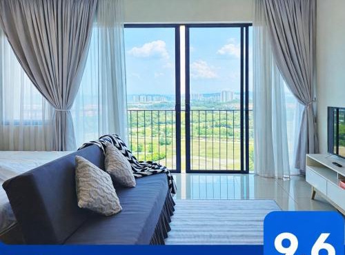 Minimalist Trefoil studio Setia Alam linked bridge to SCCC and SCM for 2-4 pax