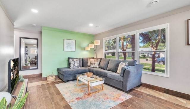 ★Minimalistic and Stylish Ranch w/Privacy Fence & No Stairs★ Metro Detroit