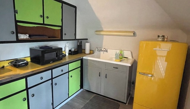 Minimalistic Apartment A+ Location w/independent entrance