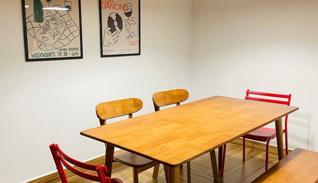 Minimalistic Home | 5 Min Walk to KSL | 4-8 guests