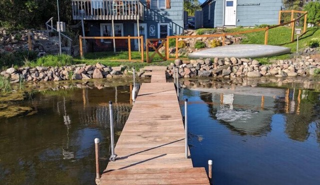 Mink Lake Cabin: lakeside, peaceful, homey