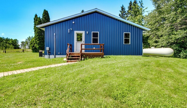 Minnesota Escape Near Snowmobiling & Fishing!