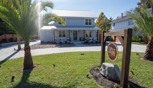 Minnesota Manor Home & Guest House-Your DeLand Getaway