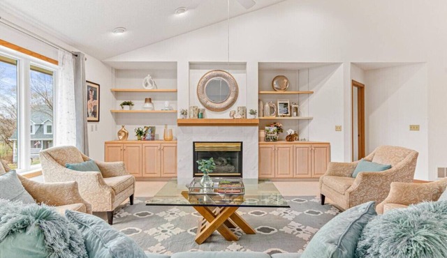 Minnesota Oak Ridge Estate: Burnsville and Apple Valley near Mall of America