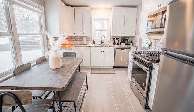 MINNeSTAY* Contempo Cottage