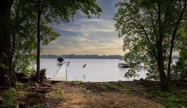 MINNeSTAY* Cottage on Medicine Lake