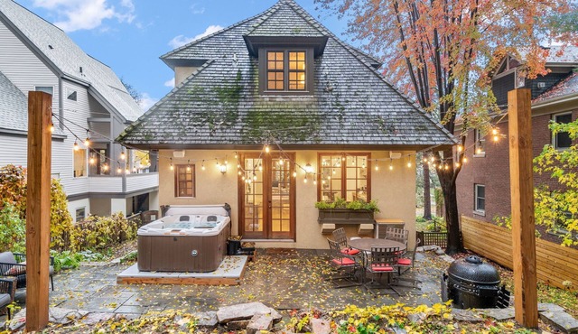 MINNeSTAY* Design House at Linden Hills | Hot Tub