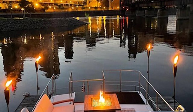 MINNeSTAY *Summer Skol AquaHome DOCKSIDE | Unique Stay