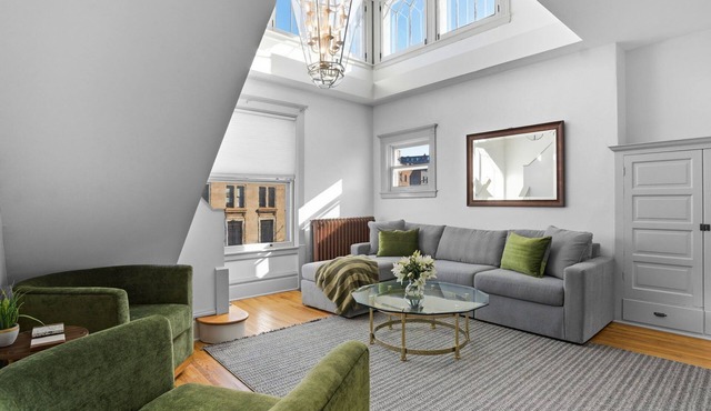MINNeSTAY* The Lyon House at Loring Park