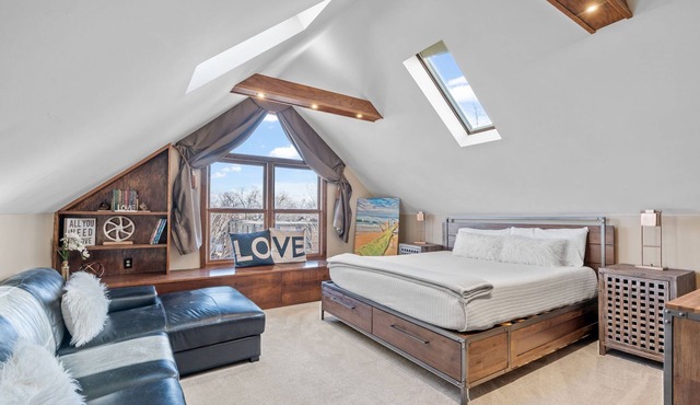 MINNeSTAY* Urban Oasis Uptown | Walker's Paradise