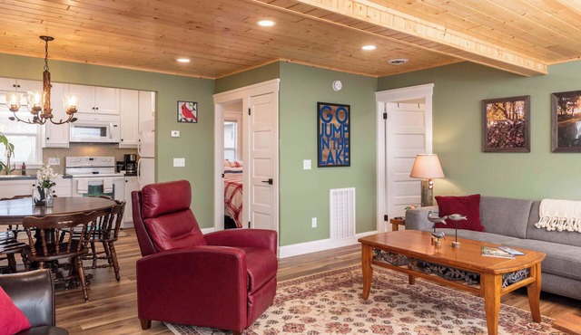 MINNeSTAY* Water's Edge Retreat