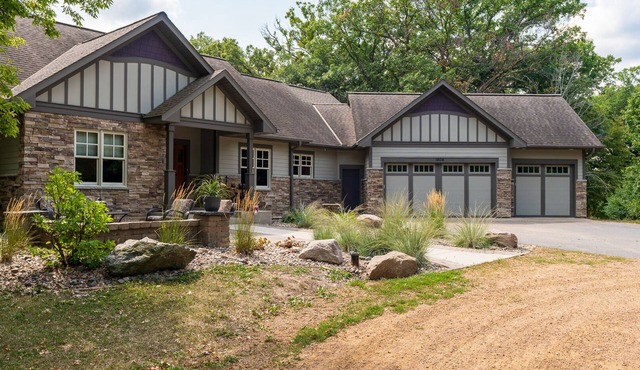 MINNeSTAY* Woodhaven Retreat | Valentine's Day