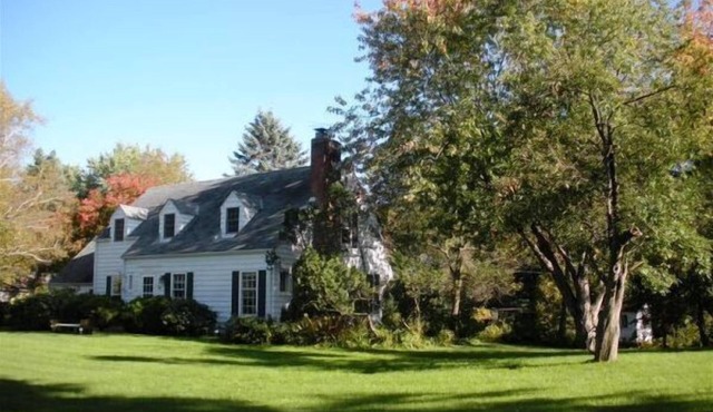 Minnetonka Secluded Cul-de-Sac 6 mi. to Mpls.-Gorgeous Acre near I-494 & I-394