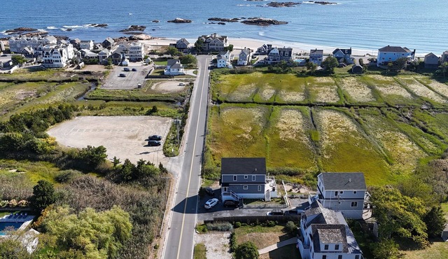 Minot Beach House - Short Walk to the Beach