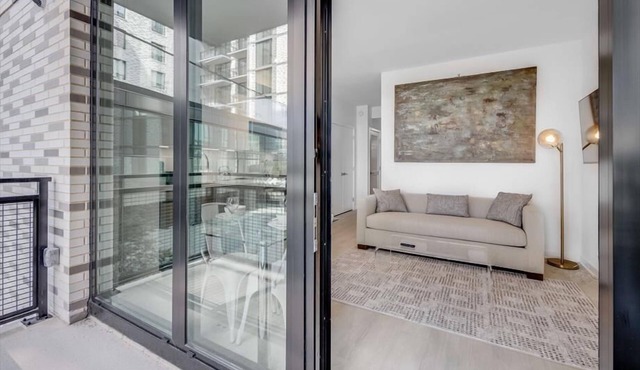 Mins from Metro Red Line 1 BR Bal | Capitol Hill