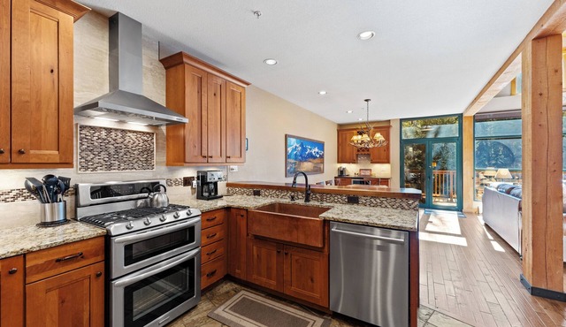 Mins from Resort Shuttle is this Townhome w/Beautiful Views from Private Deck