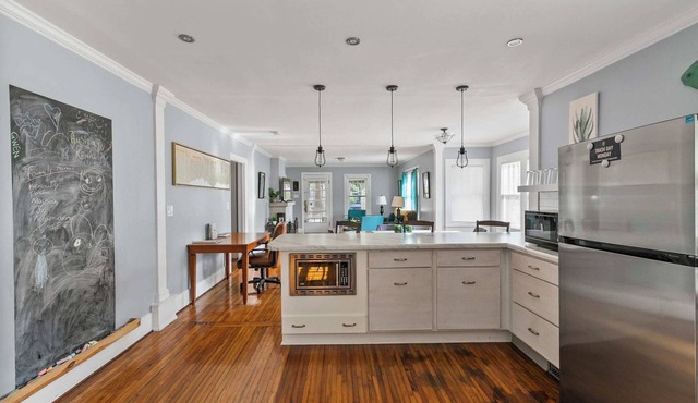 Mins to Airport & Downtown-Beautiful Tarrant Home