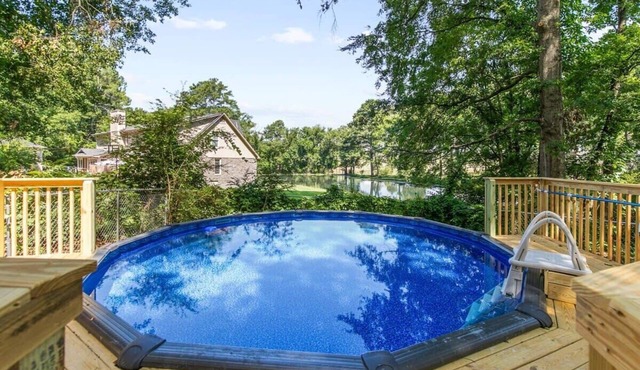 Mins to Airport-Pool- Lake View-Newly Renovated!