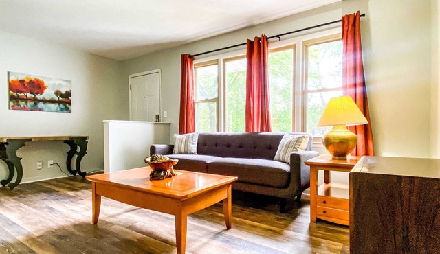 Mins to Alabama A&M & Downtown - Cozy Hideaway