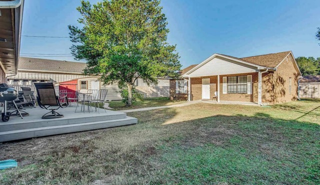 Mins to Beach & Shopping - Quaint Unit in Bellview