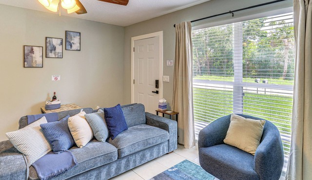 Mins to Beaches & HCA Hospital: Fort Pierce Home