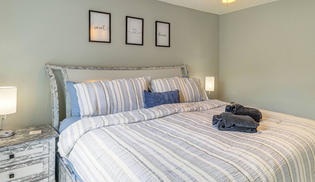 Mins to Beaches & HCA Hospital: Fort Pierce Home