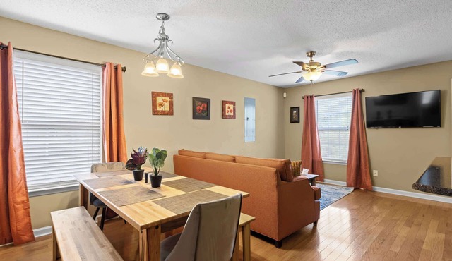 Mins to Downtown! Deck & Firepit - Elmwood Retreat