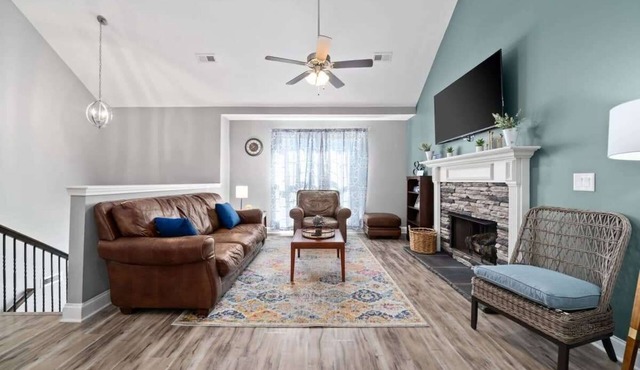 Mins to Downtown & Ft. Campbell - Lux at Lancelot