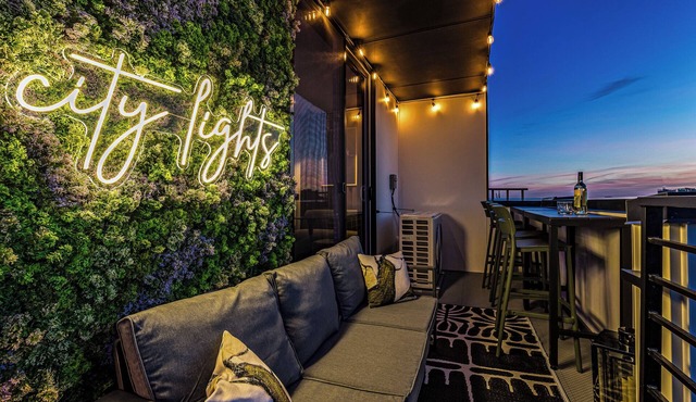 Mins to FIFA~Walk to Cap Hill~Arcade Loft~Sleeps 8