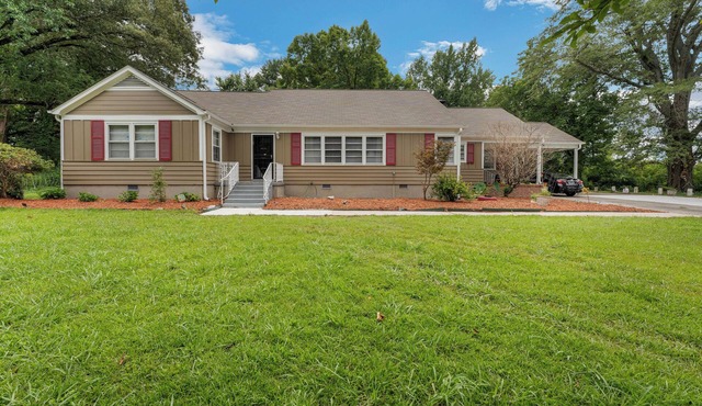 Mins to Graceland Secluded Roomy Rambling Ranch Style Home, Chef's Kitchen