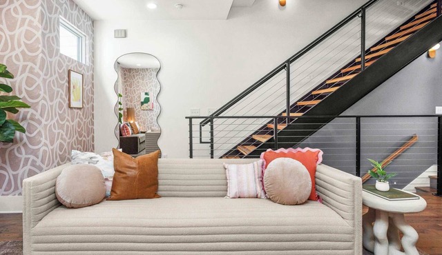 Mins to Gulch & Broadway | Free Garage + 4.5 Baths