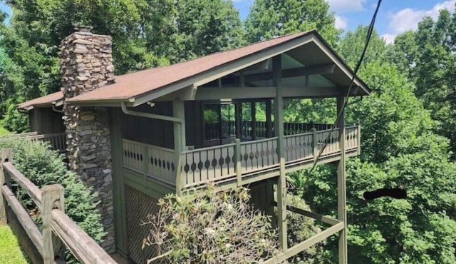 Mins to HendersonvilleDeck ViewsGrillFireplace