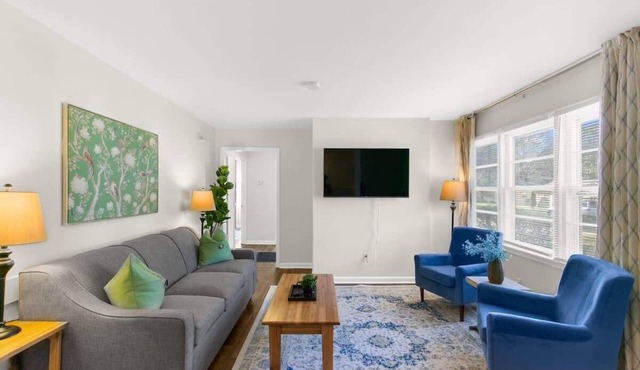 Mins to Hospital, Airport, & Dining- Rooms on Rose