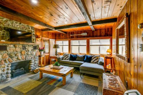 Mins to Houghton Lake: Fire Pit, Grill & Yard!